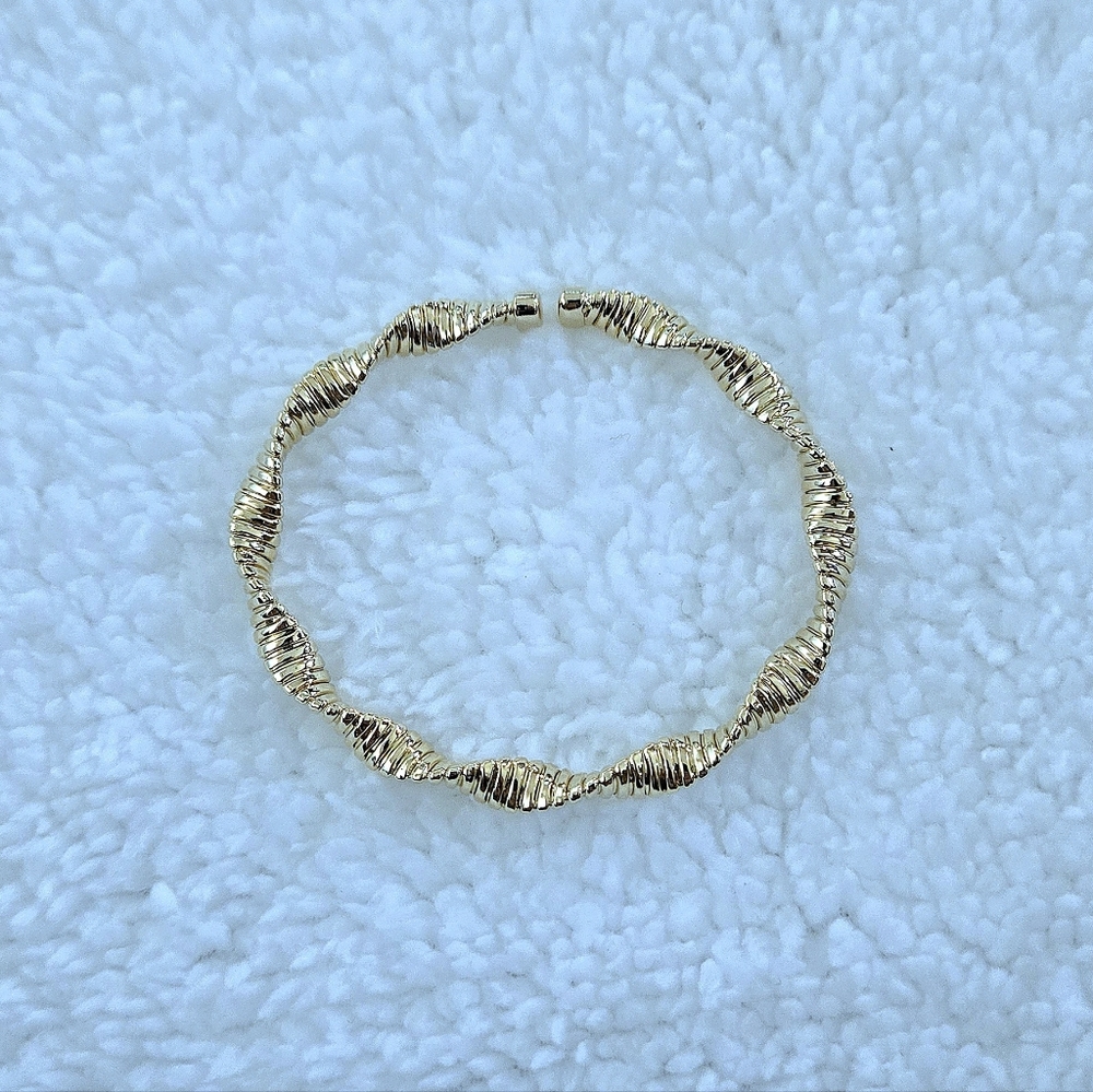 Caldelli Twisted🧬 Gold💛 Flexible Cuff Bracelet - NWT - Picture 16 of 16